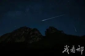 浪漫来袭！英仙座流星雨划过邢台上空图片