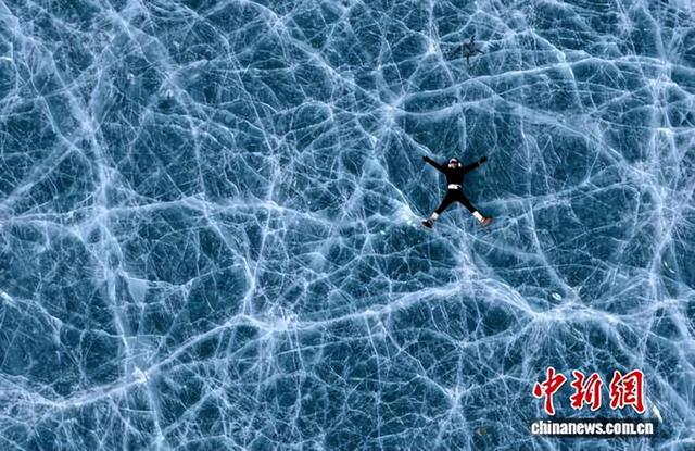 西藏拉萨琼穆岗嘎雪山冰湖引客来