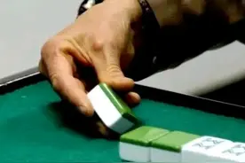 打麻将摸牌为什么要先搓后看，而不是直接看图片