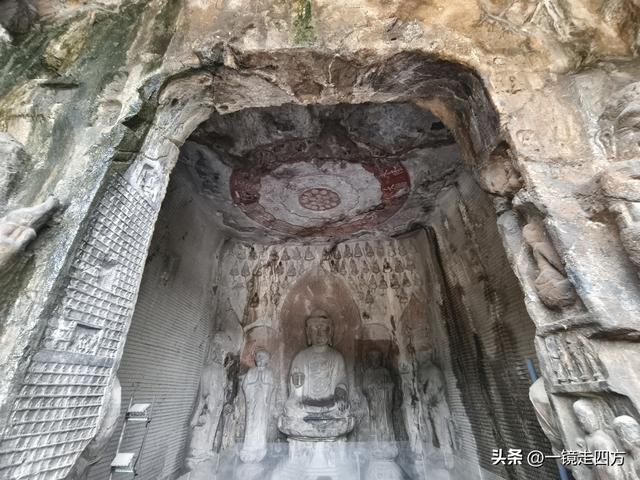 雨中游览“中国三大佛教石窟艺术宝库”之一的洛阳龙门石窟（上）