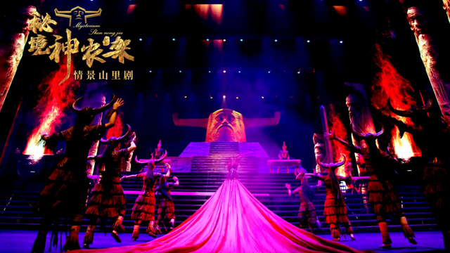 神农架滑雪季重磅升级：企鹅伴滑、萌宠撒野，解锁南国雪乡新玩法