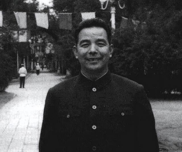 周总理逝世前，发生3怪事1意外，总理：你们都走吧