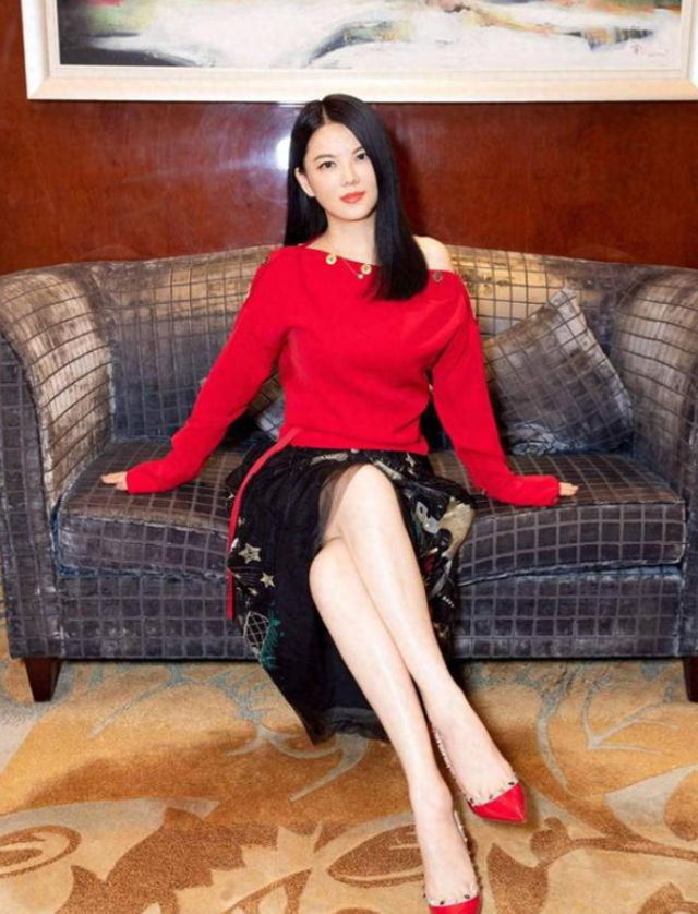 李湘不再隐瞒！公开与释永信真实关系，亲密照真相终于水落石出！