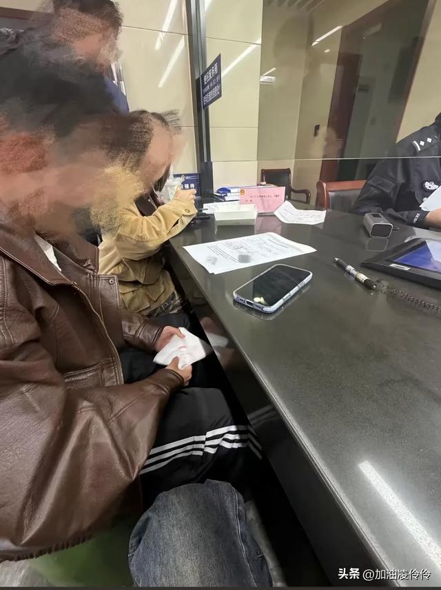 全员恶人?提醒邻居别乱扔垃圾反遭全家殴打,受害女生连夜搬家