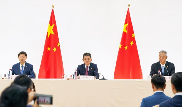 美国曾唯一超级大国遭质疑，欧洲超半人泼其冷水，中国踩对关键步
