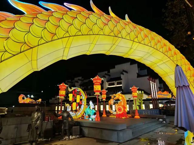 亮灯！马到！这是昨晚的南京