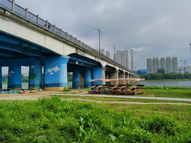 流经吉林市区的松花江