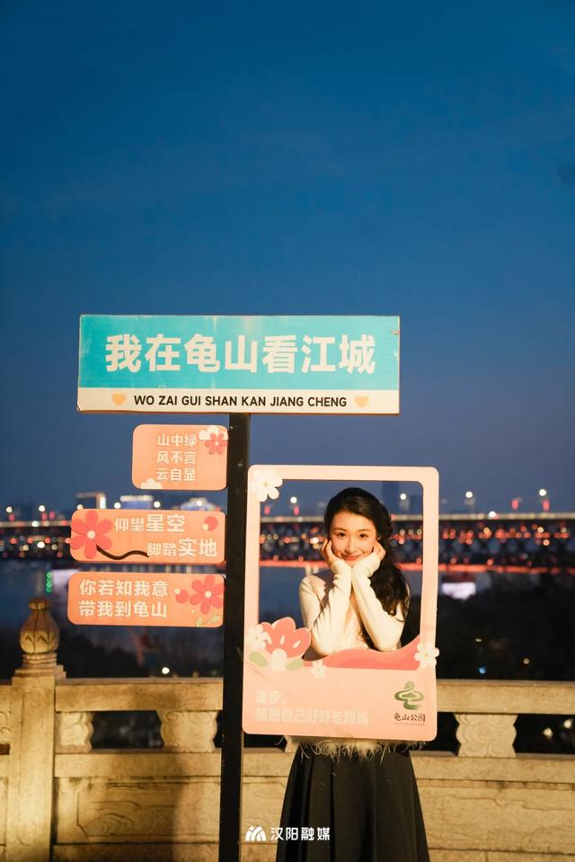 在汉阳高空看江,与大桥同框,知音殿最美机位来了!