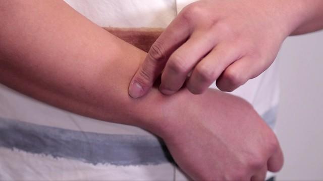 万米高空惊现"中医侠女"！徒手救昏厥男孩，这些急救法人人该学