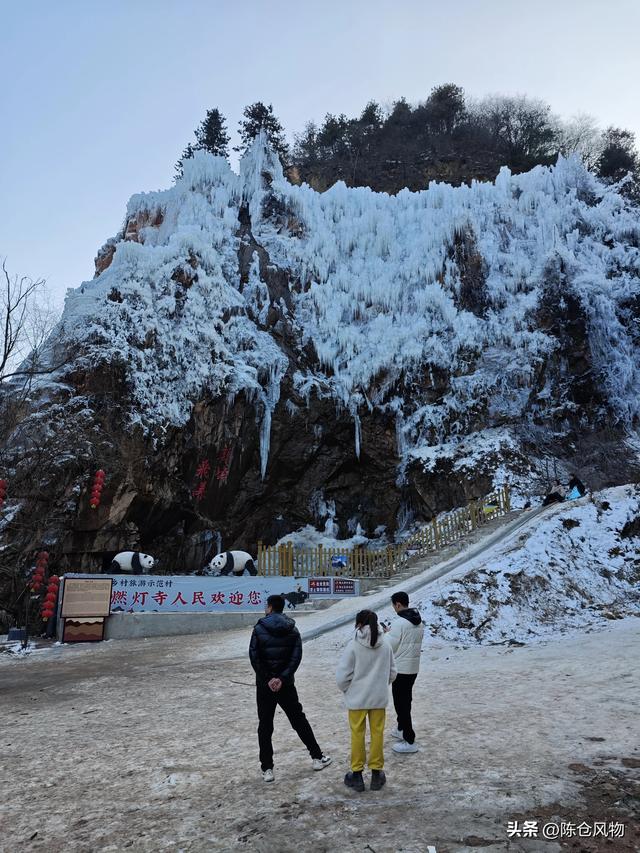 燃灯寺村鸡峰飞瀑进入观赏期，建议中午去