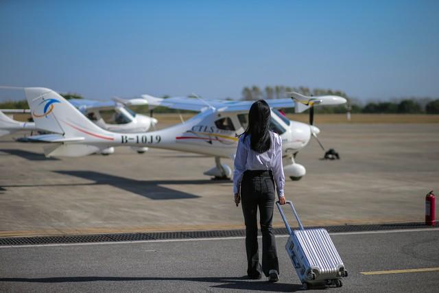 翱翔蓝天共筑爱巢