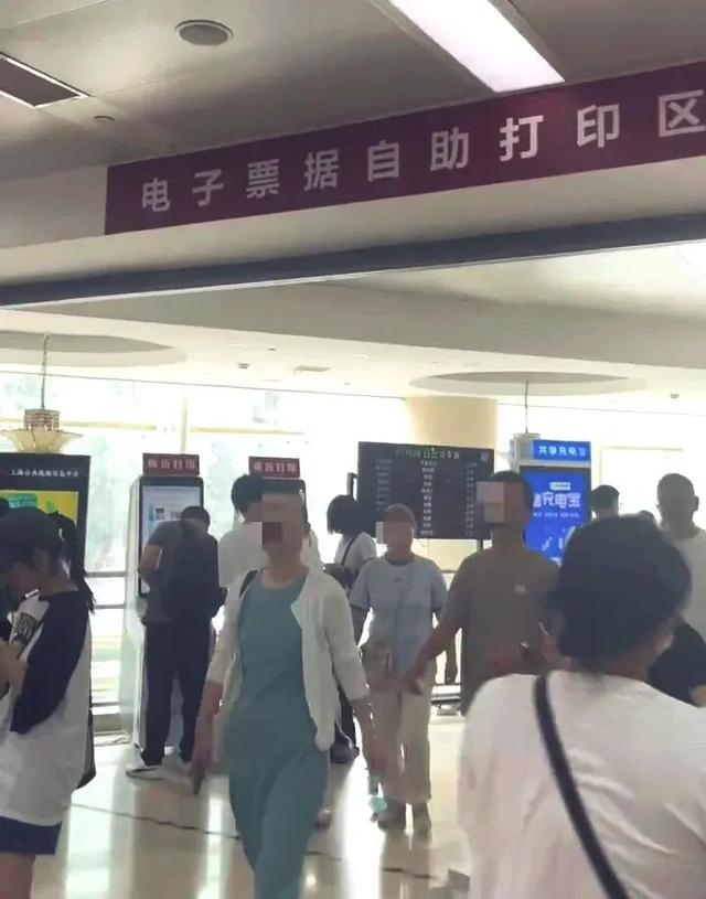 火了！上海45岁二胎妈妈找工作！保育员、陪诊师、试吃员...临时工统统尝试一遍，她感叹→