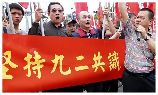 美国在国民党豢养的鹰犬终于出动了，不仅卖台还疯狂攻击大陆