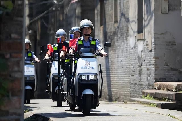 232个4A级以上景区投入警力1.64万余人次，双节期间江西旅游景区秩序井然