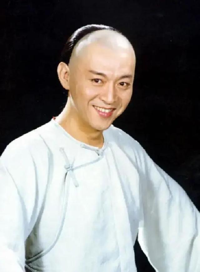 颠覆认知！清朝皇帝竟是汉服铁粉，《红楼梦》的秘密瞒不住了