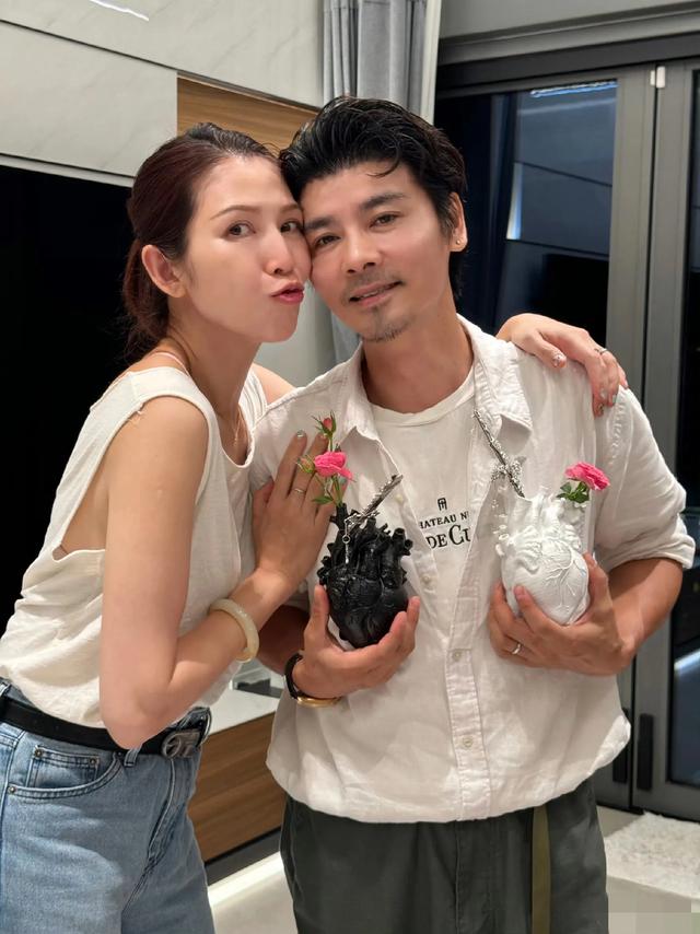 蔡少芬全家旅游老公心脏病突发，51岁张晋自曝有心脏支架近况憔悴