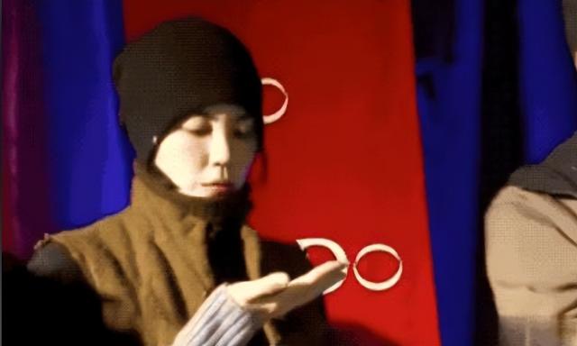 王菲也没想到，自己辛辛苦苦养大的李嫣，竟给李亚鹏做了“嫁衣”