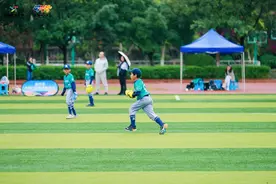 从赛事中选拔后备人才 重庆市青少年棒垒球邀请赛举行图片