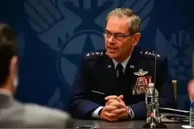美国军事专家惊呼：中国004核动力航母呼之欲出，配备4部弹射器图片
