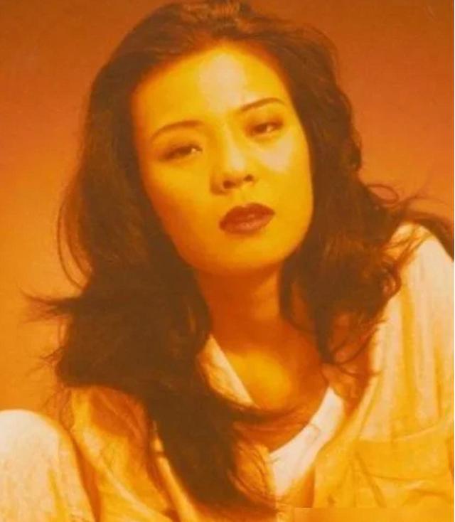 春晚爆红后，她洗完澡从23楼一跃而下，临终时最后喊了声“妈妈”