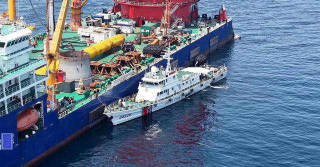 中国海警发布海报，登船检查长荣货轮，敢运海马斯就没收？