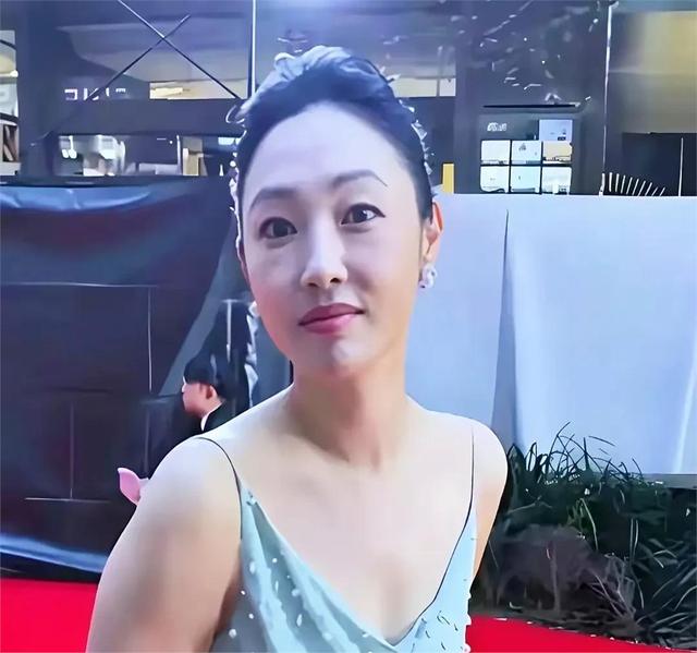 41岁白百何现身东京，她的下跨变得好大啊，脸也胖了	，变化真大