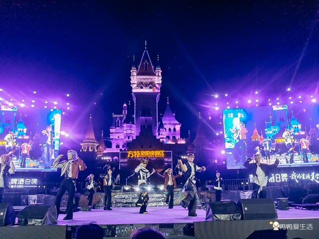 郑州方特8月夜游全体验：从巡游到电音，承包你的夏夜