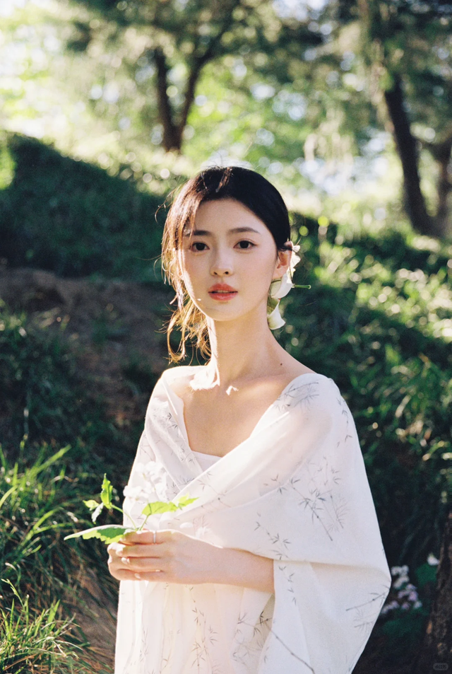 中戏艺考女生第一！郑佳慧！05年，身高170cm，长得高级气质出众