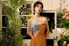 杨紫31岁生日写真化身花房精灵 穿橘色长裙小蛮腰吸睛图片