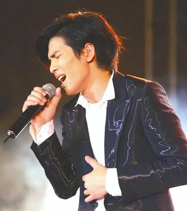 索尼音乐中华区首位艺人！从“雨神”到音乐巨擘	，萧敬腾实至名归