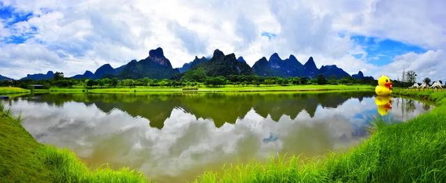 桂林:小黄鸭飞进桂海晴岚!