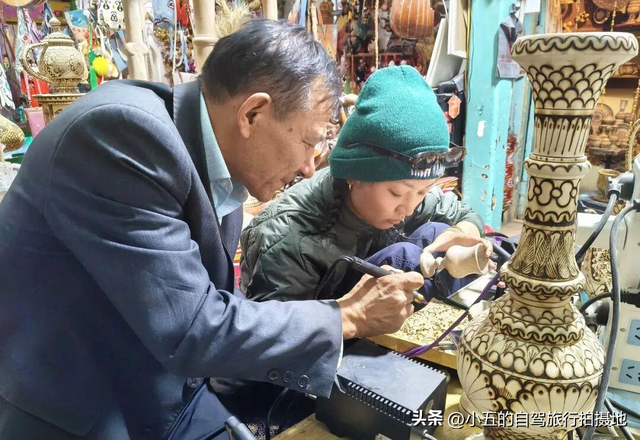 新疆深度文化探索：风土人情、秘境寻味与小众艺术之旅