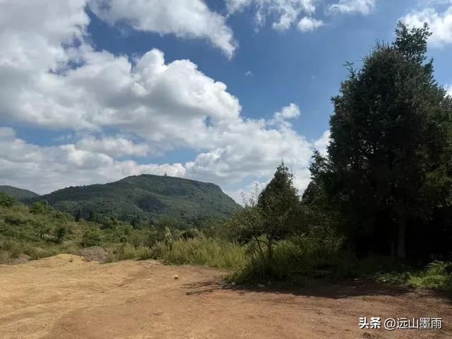 在阳光明媚的秋日里，我们走马街、三家村水库、团结乡滑草场，爽