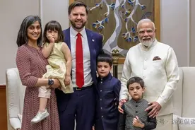 程墨：美印谈判取得重大进展 乌空袭俄无人机基地图片