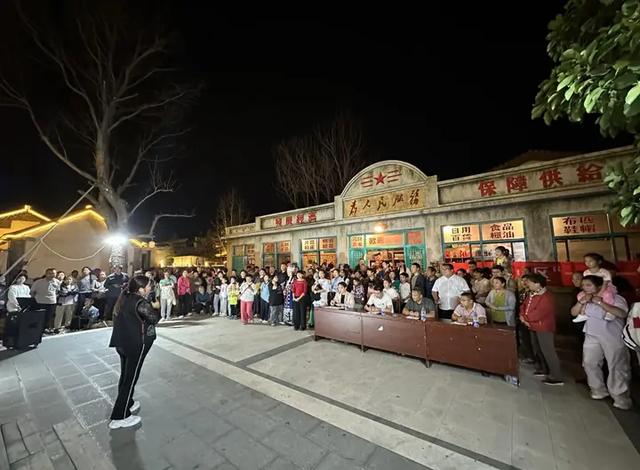 告别“土味”，拥抱“邱酷” 来泰山炊烟巷参加一个很酷的秋裤文化节