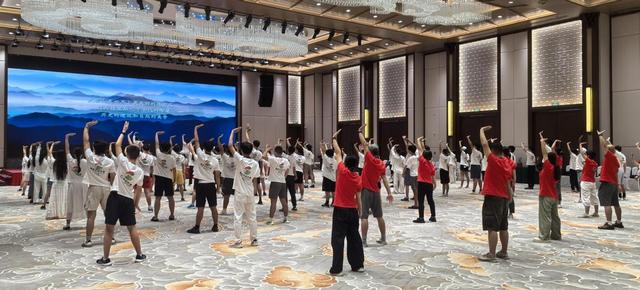 百名海外校友子女走进武当山感受中华文化魅力