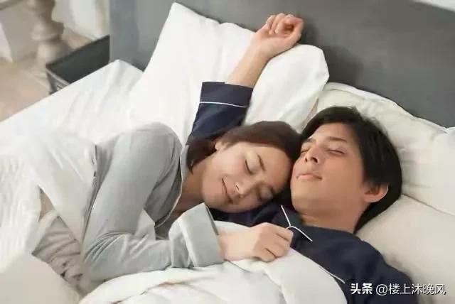 两性晚年新现实：分房睡的夫妻	，最后都活成了这两种模样
