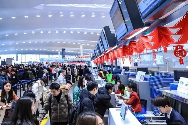 不去日本了！春节赴日游客暴跌50%，中国人把钱送给了这一邻国