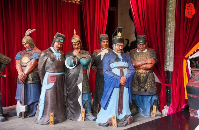 奉节一日游：探秘白帝城，船游瞿塘峡，参观博物馆，登临三峡之巅