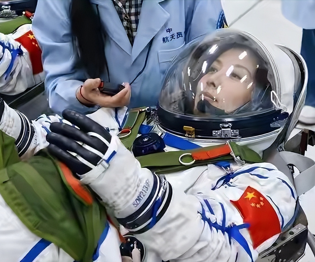 央视采访神十九航天员,王浩泽称做了牺牲准备,女航天员为何飞天难