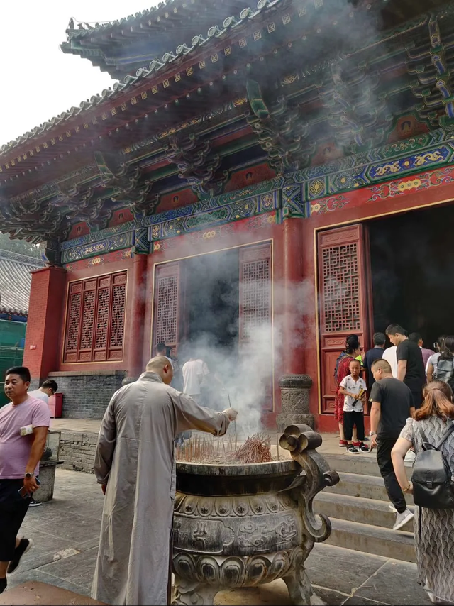 释永信邻居发声：他大哥当年从少林寺带回一尼龙袋，装着满满钞票