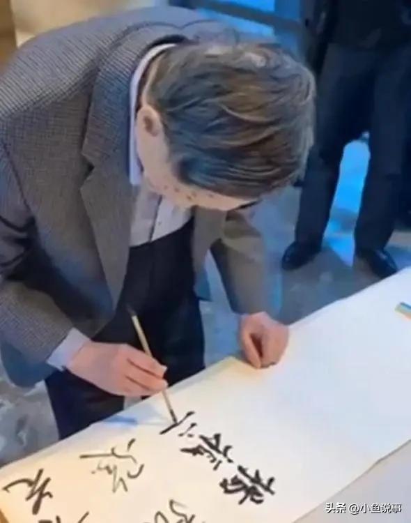 杨振宁103岁生日现场照曝光！喊翁帆达令，两人共同题字好恩爱