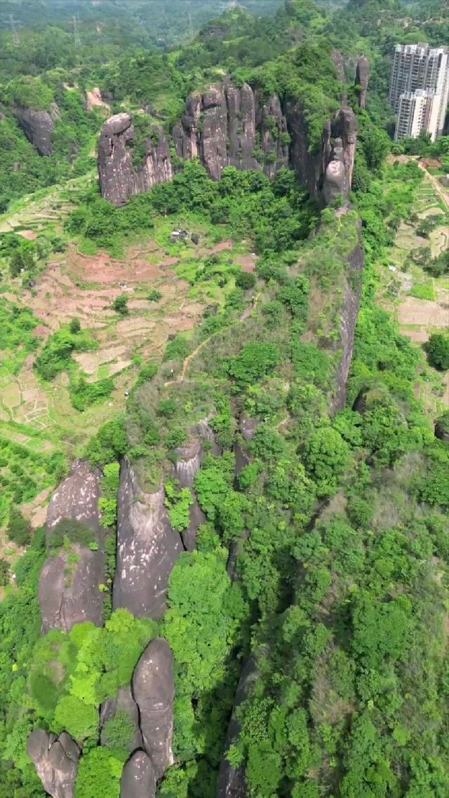 广东乐昌的金鸡岭