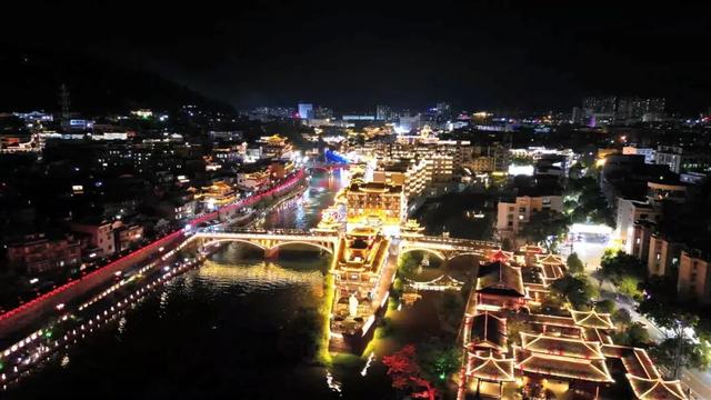 长汀：暑期文旅市场热力持续 千年古城“夜”态焕新引爆假期尾声