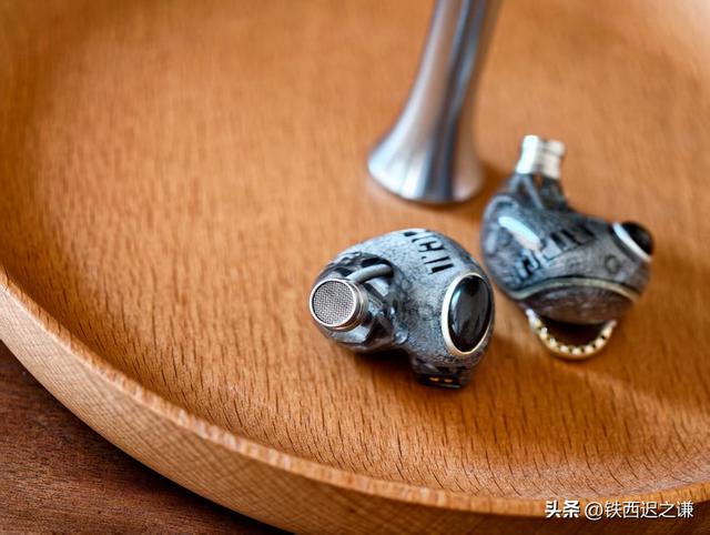 由“技术下放”导致的“以下犯上”？Artpical“月环”简评