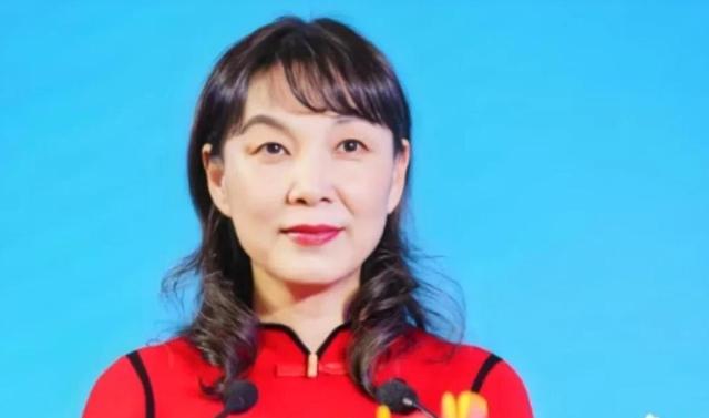 宗馥莉的这段话，狠狠打脸三个美国籍弟妹，父亲宗庆后也无颜以对