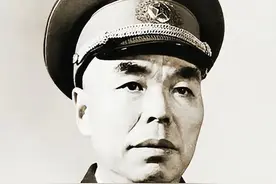 他是没有入党的开国陆军中将，被授予六个王牌军长之一，曾泽生图片