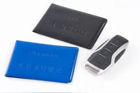 为何不建议驾照与行驶证不要同时放在车里？一次性说明白图片