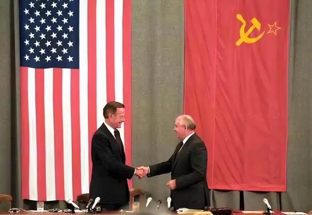 141艘航母卖遍全球！二战美国GDP暴涨147%，靠战争赚得盆满钵满？