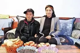 5岁被送养，12年后瞒着亲爹妈反向寻亲，见到养父后泪崩了！图片